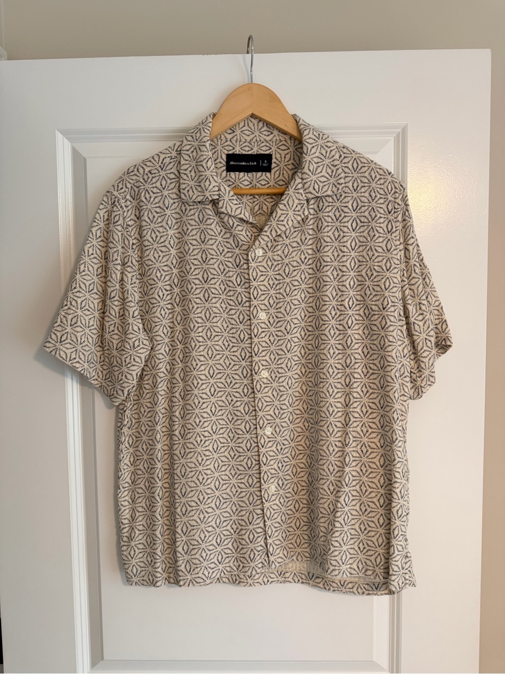 Abercrombie & Fitch Short-Sleeve Geometric Button-Down Shirt - Cream/Gray